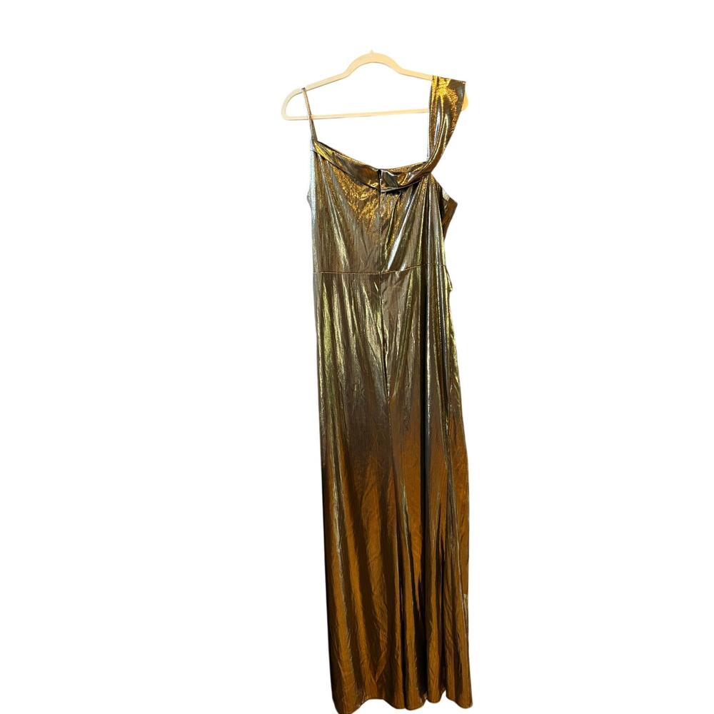 Ieena MacDuggal metallic liquid gold off the shoulder maxi gown size 12 - Picture 8 of 13